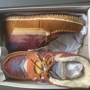 Minnetonka Multicolor Torrey style boots. Size 9